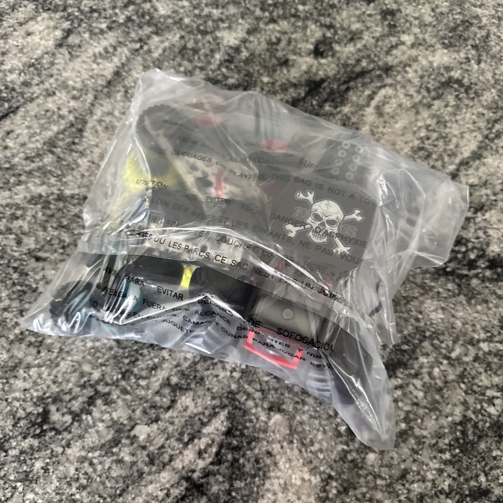 HOT WHEELS 1/24 "BONESHAKER" BLACK/RED MONSTER JAM DIECAST Plus 5 Smaller Trucks - Picture 12 of 12